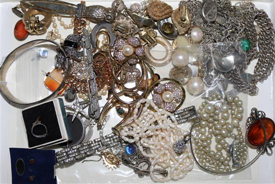 A quantity of silver and costume jewellery.